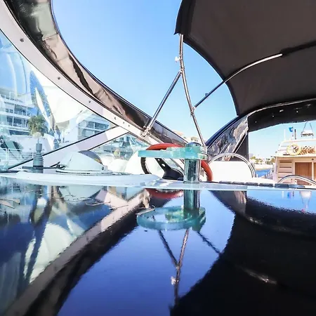 Botel Lifestyle Yacht By Homing