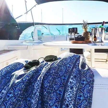 Botel Lifestyle Yacht By Homing