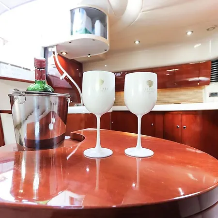 Botel Lifestyle Yacht By Homing 4*