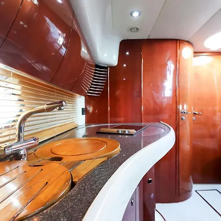 Lifestyle Yacht By Homing 4* Lissabon