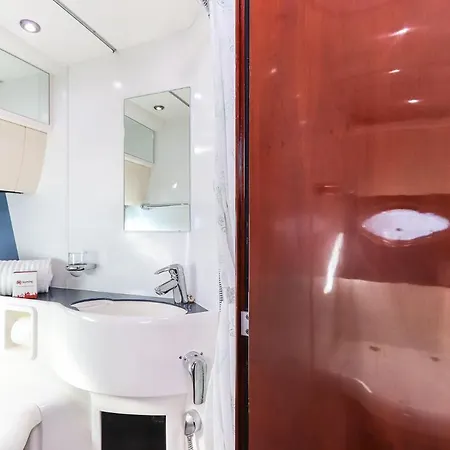 Lifestyle Yacht By Homing Botel 4*