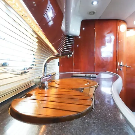 Lifestyle Yacht By Homing Botel 4*