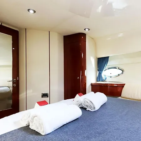 Botel Lifestyle Yacht By Homing Lissabon