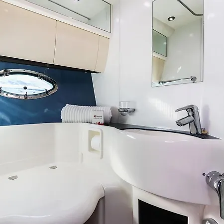 Lifestyle Yacht By Homing 4*