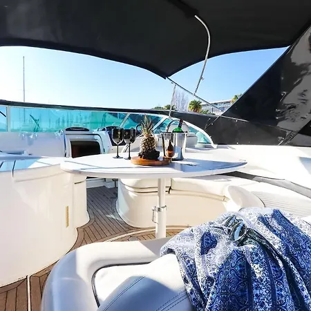 Botel Lifestyle Yacht By Homing Lissabon